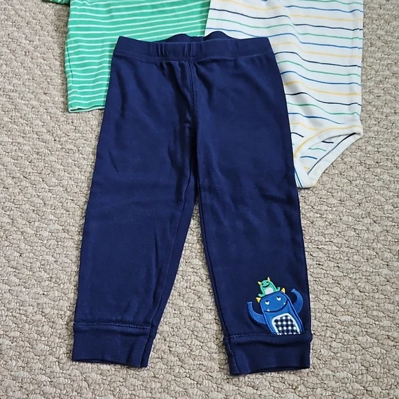 Carter's Outfit Bundle - Picture 11 of 13